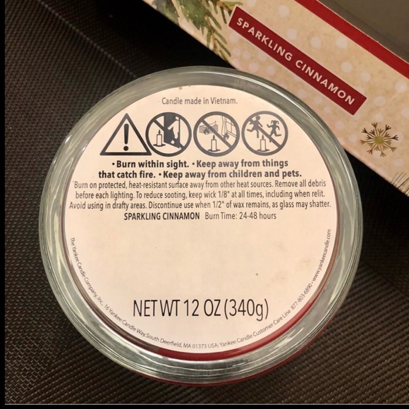 Yankee Candle large single 3-wick scented red Cinnamon spice candle 12 oz NEW - Picture 3 of 4